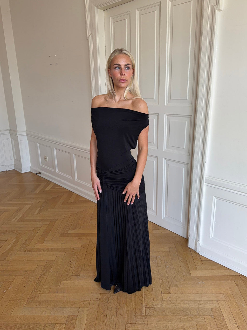 Vestido con hombros abiertos - Soria