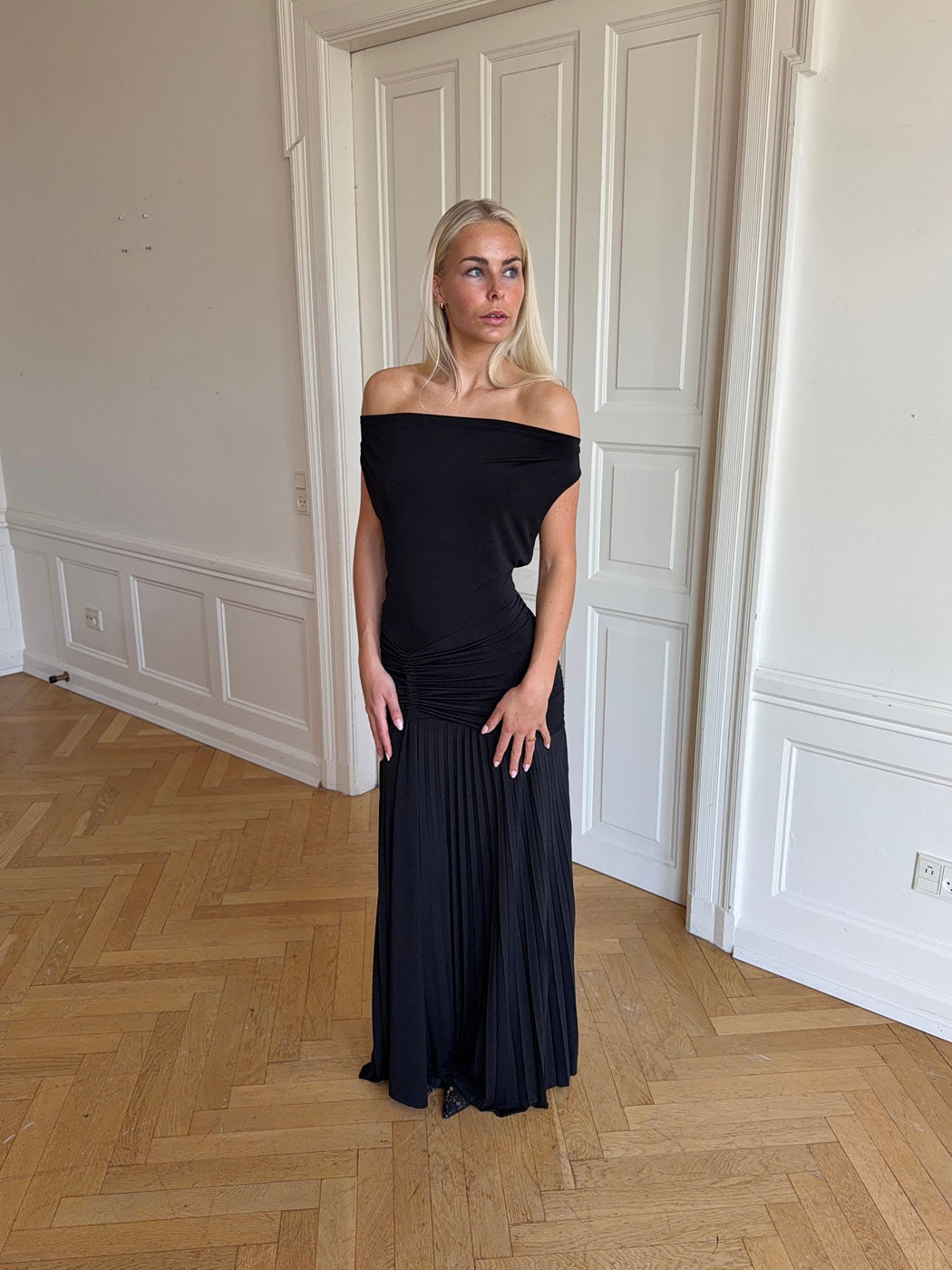 Vestido con hombros abiertos - Soria