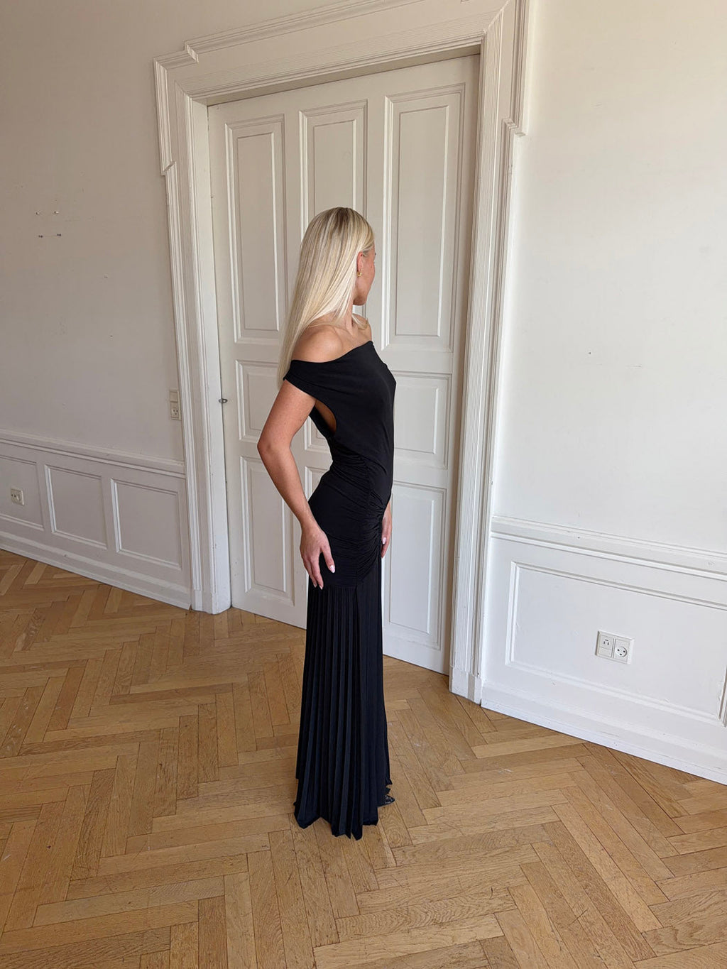Vestido con hombros abiertos - Soria