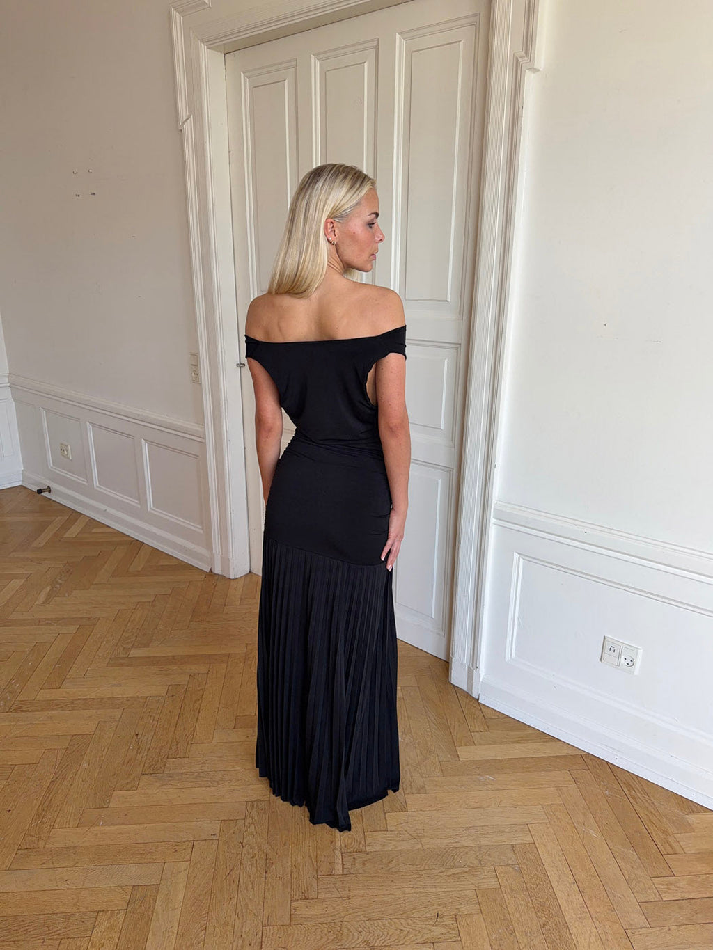 Vestido con hombros abiertos - Soria