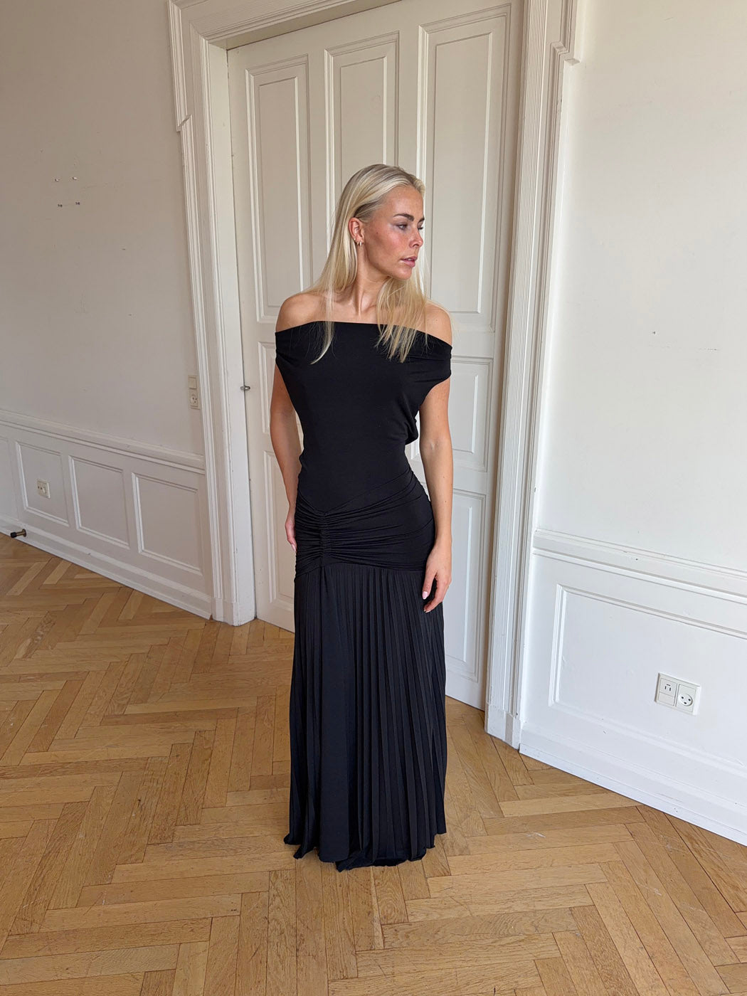 Vestido con hombros abiertos - Soria