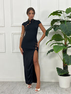 Vestido Largo de Inspiración Oriental con Abertura y Cierres – Lola Sierra